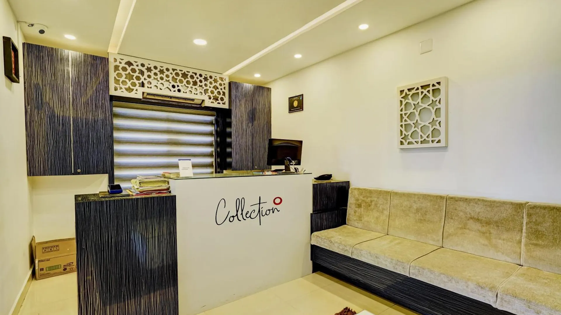 Collection O Ayesha Homes غوروفايور