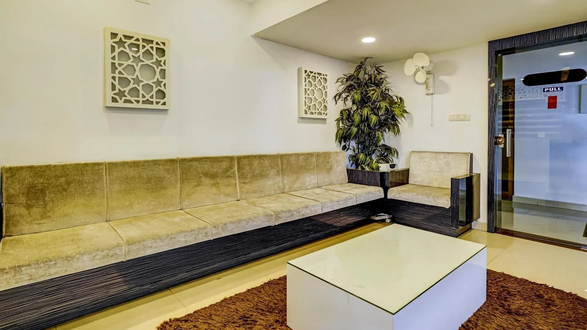 Collection O Ayesha Homes غوروفايور الهند
