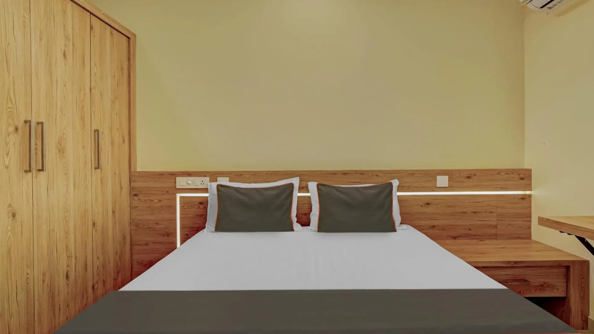 Collection O Ayesha Homes غوروفايور فندق