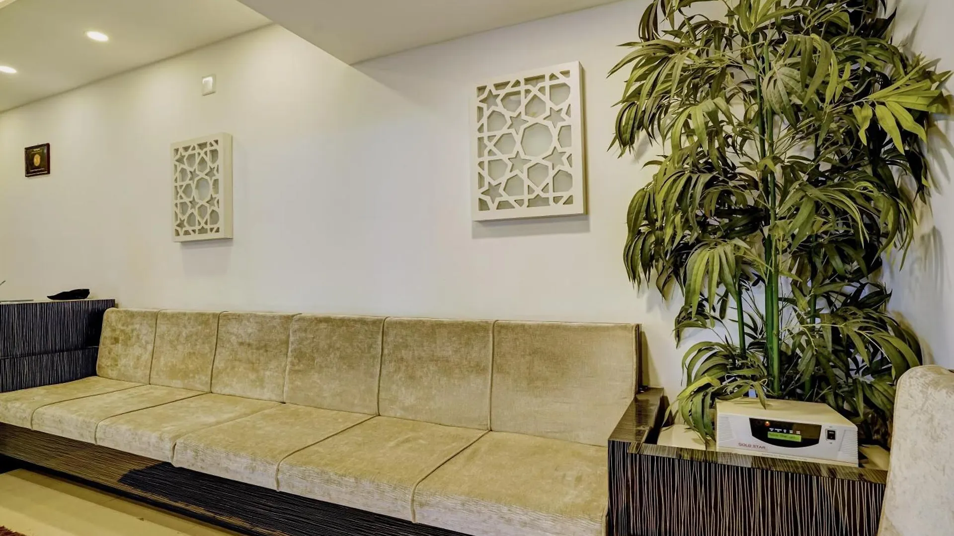 *** فندق Collection O Ayesha Homes غوروفايور الهند